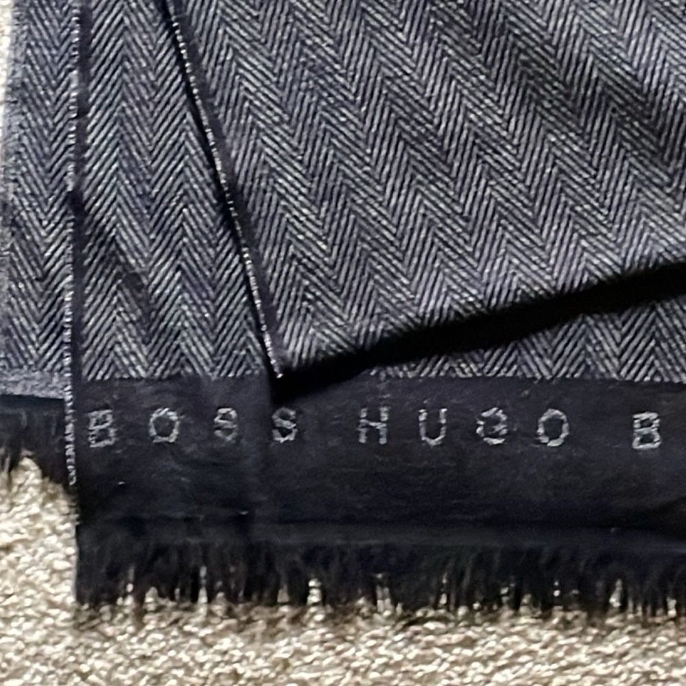 Hugo Boss scarf - Picture 2 of 2